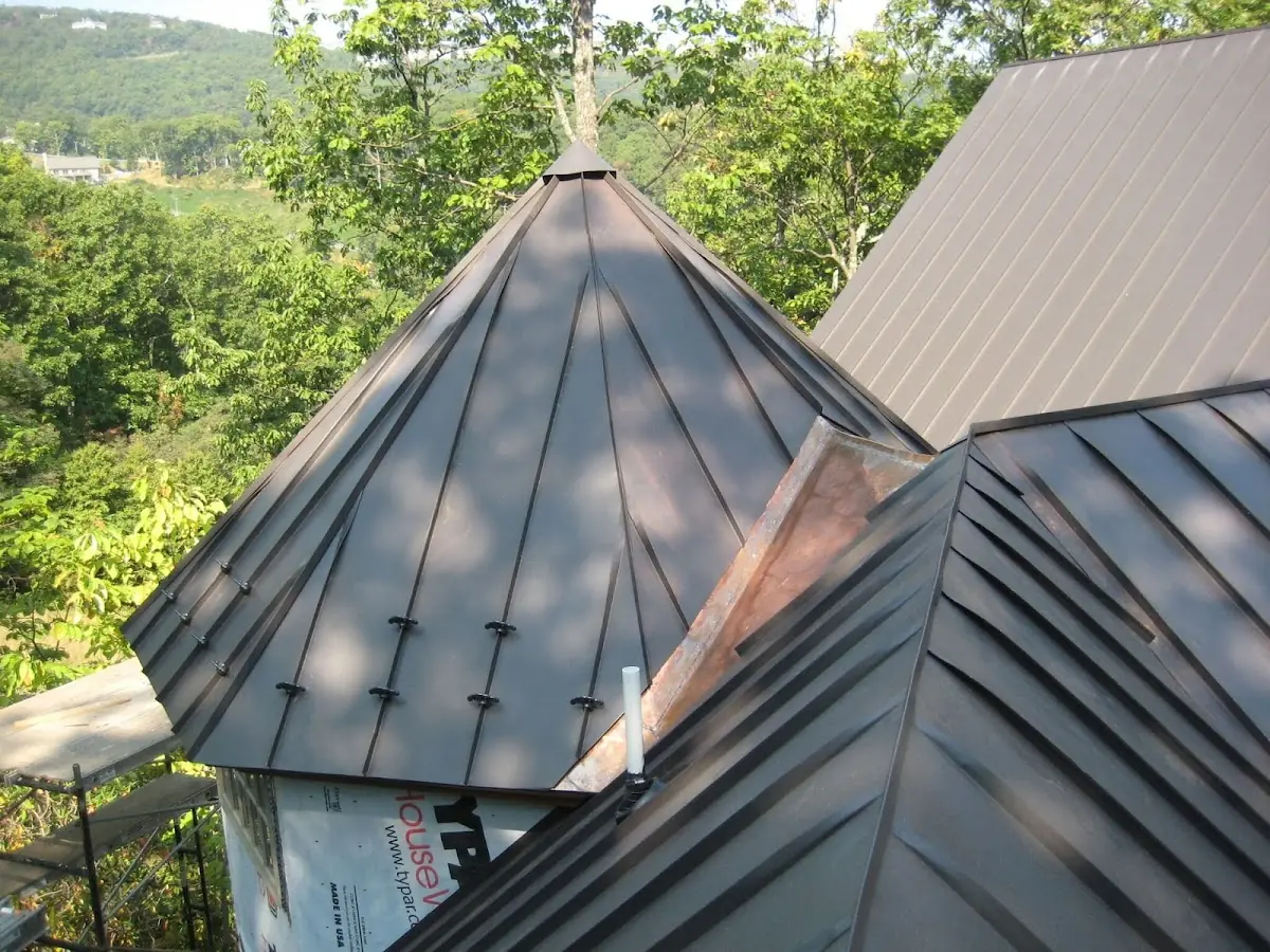 Professional Roof Tarp Installation by Craftsman Roofing in Small Corners
